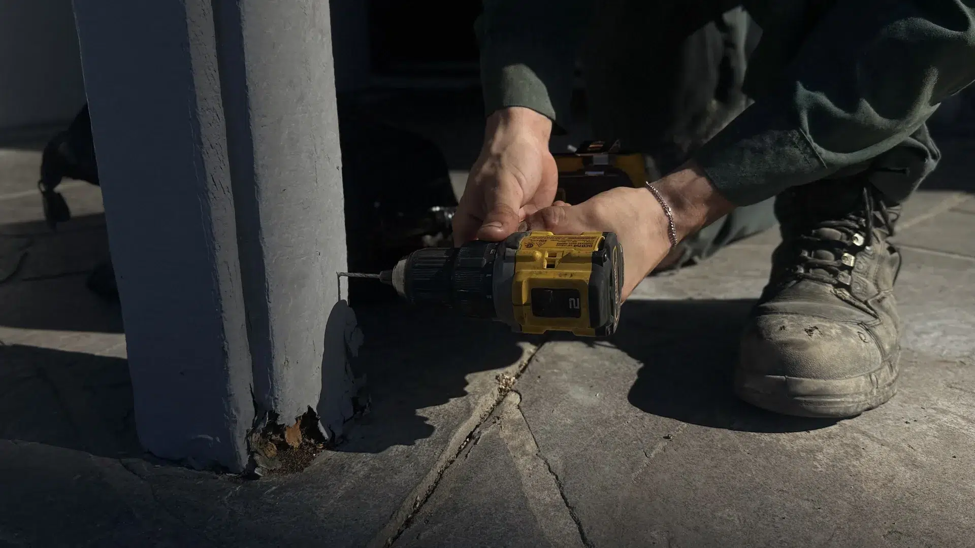 Costa Mesa termite drilling technician